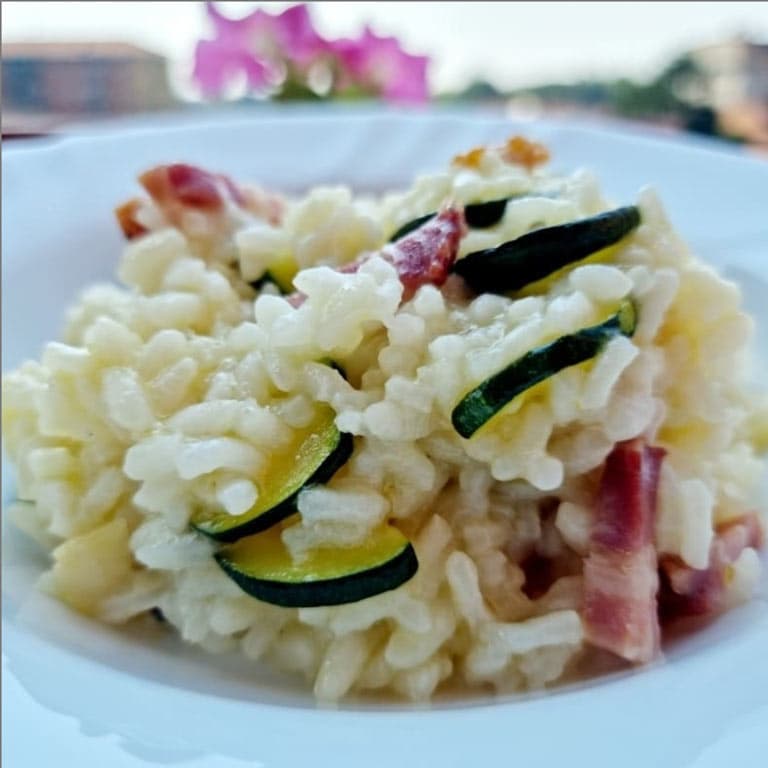 Zucchini og Bacon Risotto med EVOO