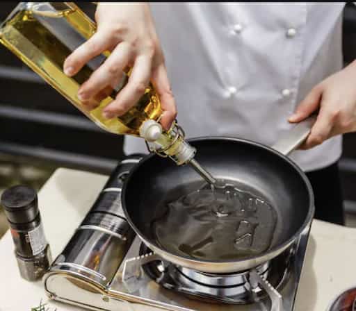 Olive oil is excellent for cooking and frying because the smoke point of olive oil, or the temperature at which it degrades, is around 195 ° C / 198 ° C