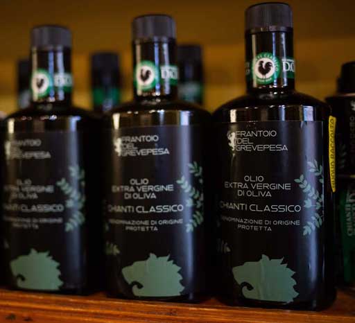 The extra virgin of Frantoio del Grevepesa is obtained from the pressing of olives from the olive groves of over 100 associated farms located in the territories included in the provinces of Florence and Siena